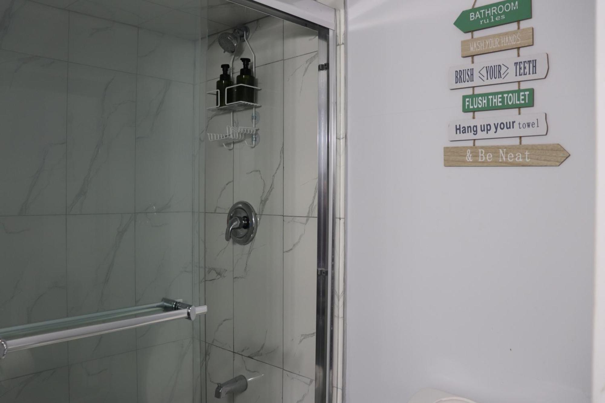 Garden 2 Bedroom Apt - Free Parking Wifi Laundry Workstation Brampton Exterior foto